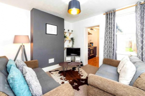 Cosy-Central-Period-Home-Sleeps 4-Free Parking